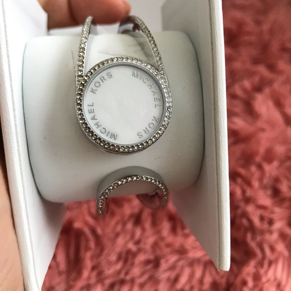 Michael Kors Access Bracelet Activity Tracker - Picture 4 of 9